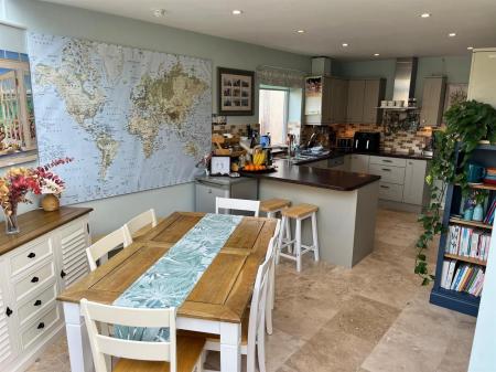 4 bedroom Detached bungalow to let in Kent Road, Poole