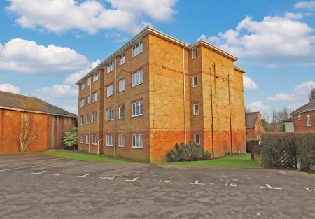 2 bedroom Flat to let in Northcote Road, Bournemouth