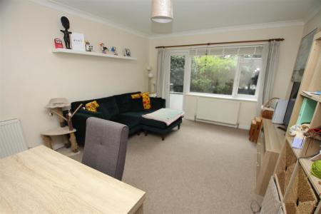 2 bedroom Flat for sale in Redhill Drive, Bournemouth