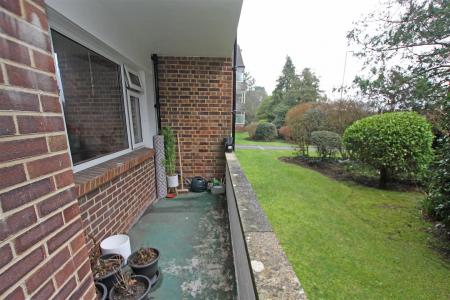 2 bedroom Flat for sale in Redhill Drive, Bournemouth