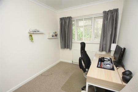 2 bedroom Flat for sale in Redhill Drive, Bournemouth