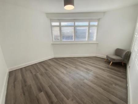 2 bedroom Apartment to let in Seabourne Road, Bournemouth