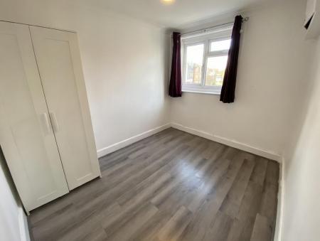 2 bedroom Apartment to let in Seabourne Road, Bournemouth