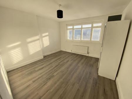 2 bedroom Apartment to let in Seabourne Road, Bournemouth