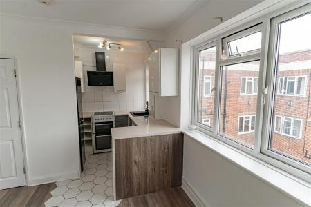 2 bedroom Flat to let in Terrace Road, Bournemouth