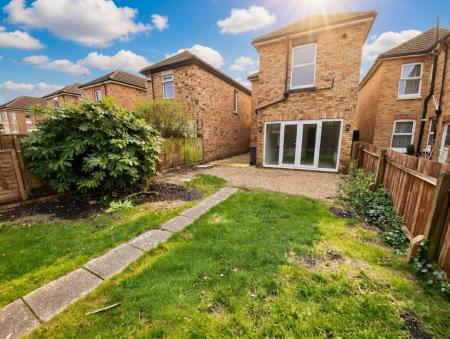 3 bedroom Detached house to let in Shelbourne Road, Bournemouth