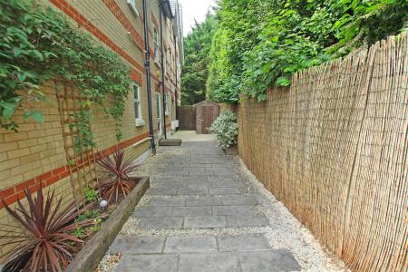 2 bedroom Flat to let in Lansdowne Road, Bournemouth