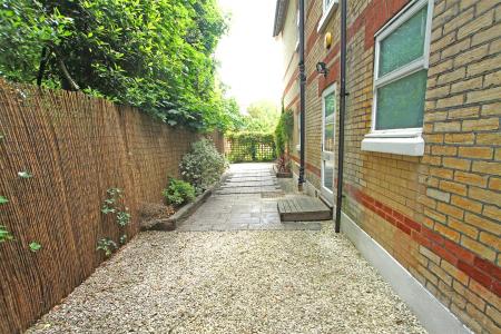 2 bedroom Flat to let in Lansdowne Road, Bournemouth