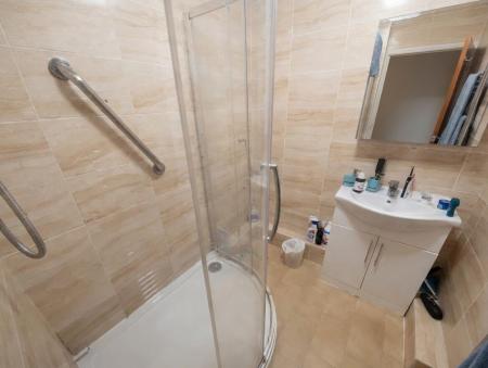 2 bedroom Flat to let in Lindsay Road, Poole