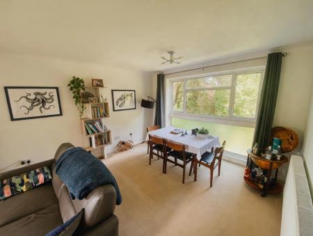 2 bedroom Flat to let in Lindsay Road, Poole