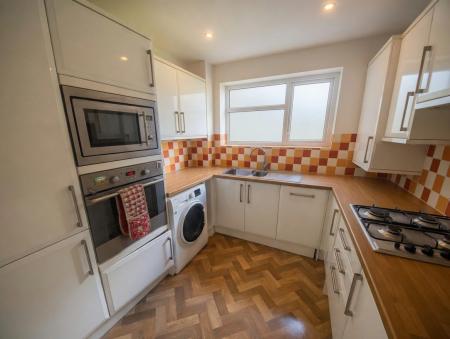 2 bedroom Flat to let in Lindsay Road, Poole