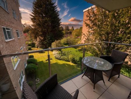 2 bedroom Flat to let in Lindsay Road, Poole