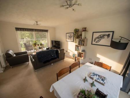 2 bedroom Flat to let in Lindsay Road, Poole