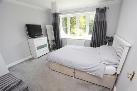 5 bedroom Detached house for sale in Holdenhurst Village Road, Bournemouth