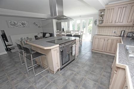 5 bedroom Detached house for sale in Holdenhurst Village Road, Bournemouth