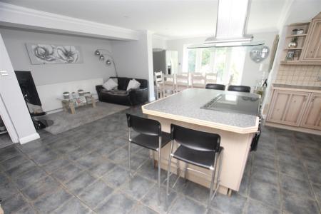 5 bedroom Detached house for sale in Holdenhurst Village Road, Bournemouth