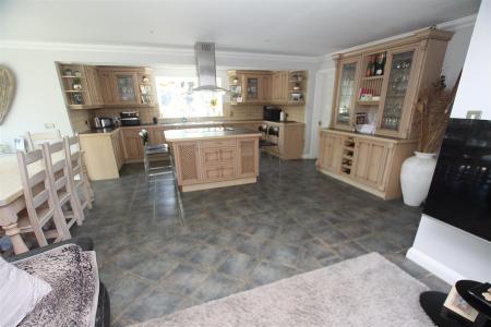 5 bedroom Detached house for sale in Holdenhurst Village Road, Bournemouth