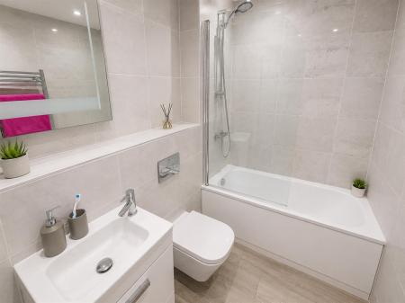 3 bedroom Terraced House to let in Herbert Avenue, Poole