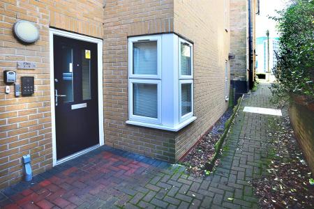 1 bedroom Flat to let in St. Swithuns Road South, Bournemouth