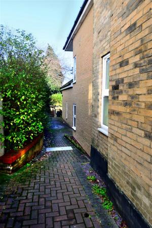 1 bedroom Flat to let in St. Swithuns Road South, Bournemouth