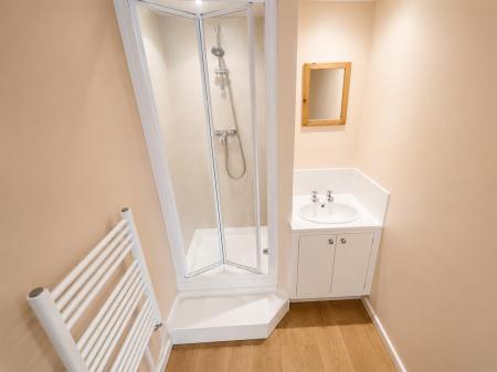 2 bedroom Maisonette to let in Waterloo Way, Ringwood