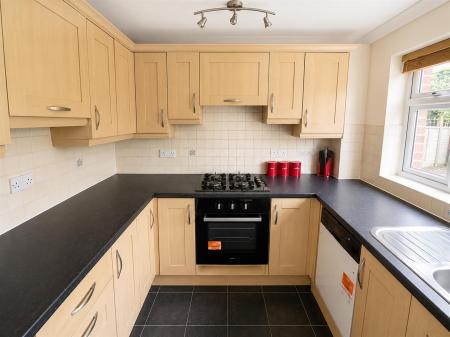2 bedroom Maisonette to let in Waterloo Way, Ringwood