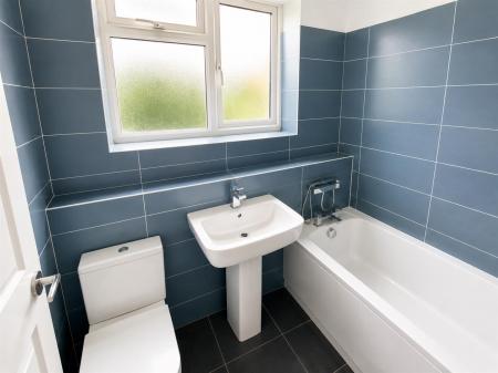 2 bedroom Flat to let in Richmond Park Road, Bournemouth
