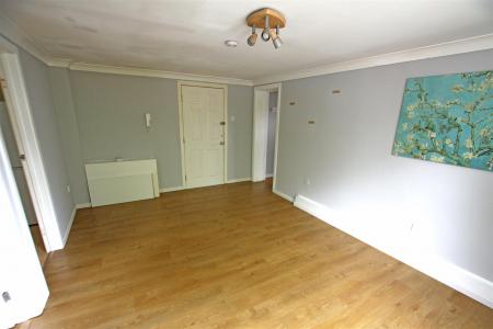 2 bedroom Flat to let in Dean Park Road, Bournemouth