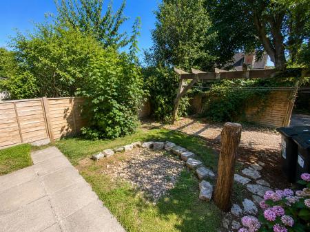 2 bedroom Flat to let in Florence Road, Bournemouth