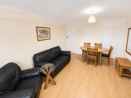 2 bedroom Flat to let in Florence Road, Bournemouth