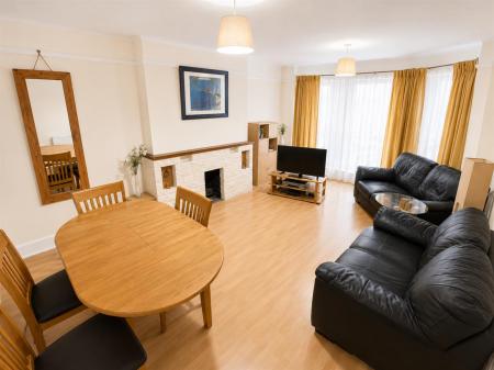 2 bedroom Flat to let in Florence Road, Bournemouth
