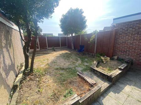 3 bedroom Semi-detached house to let in Sandford Close, Bournemouth