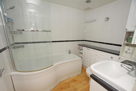 1 bedroom Flat for sale in Dean Park Road, Bournemouth