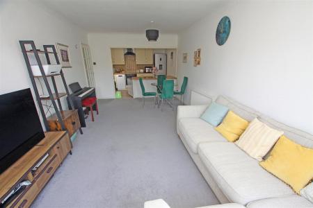 1 bedroom Flat for sale in Dean Park Road, Bournemouth