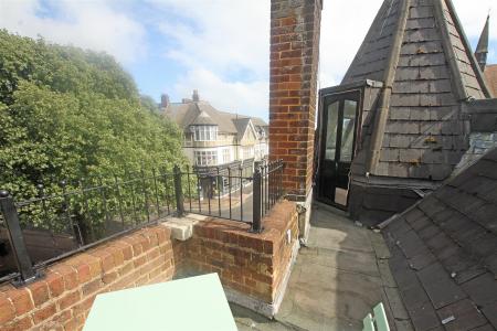2 bedroom Flat to let in The Crescent, Bournemouth