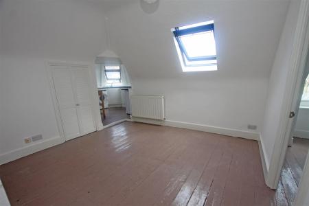 2 bedroom Flat to let in The Crescent, Bournemouth