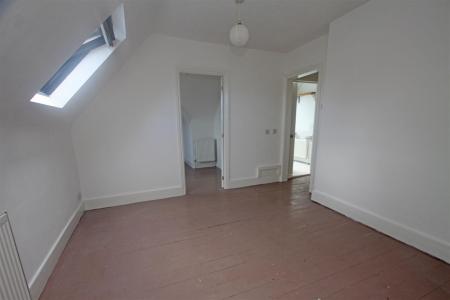 2 bedroom Flat to let in The Crescent, Bournemouth