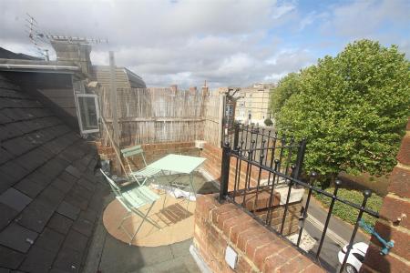 2 bedroom Flat to let in The Crescent, Bournemouth