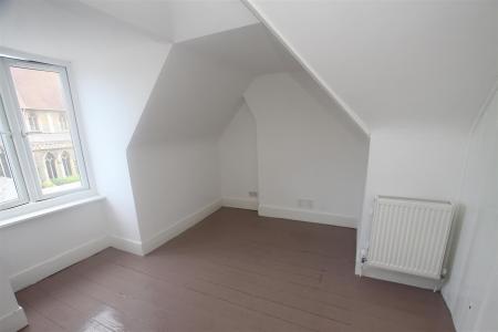 2 bedroom Flat to let in The Crescent, Bournemouth