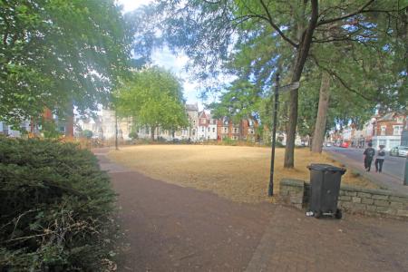 2 bedroom Flat to let in The Crescent, Bournemouth