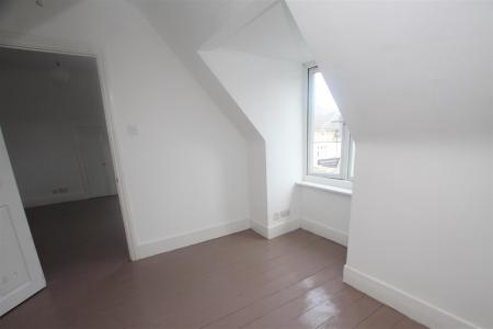 2 bedroom Flat to let in The Crescent, Bournemouth