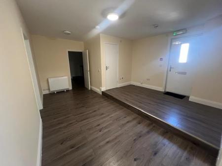 3 bedroom Flat to let in Charminster Road, Bournemouth