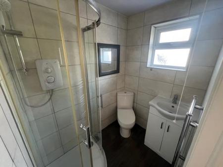 3 bedroom Flat to let in Charminster Road, Bournemouth
