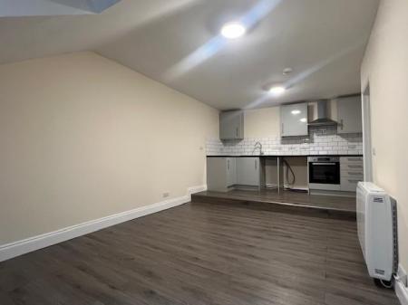 3 bedroom Flat to let in Charminster Road, Bournemouth