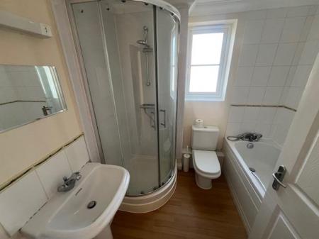 4 bedroom End of terrace house to let in Chapel Road, Poole