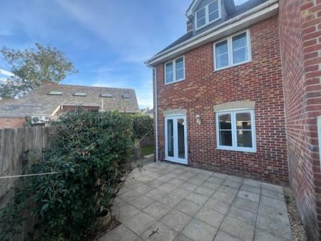 4 bedroom End of terrace house to let in Chapel Road, Poole
