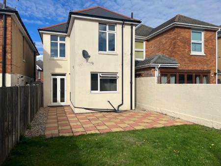 3 bedroom Detached house to let in Acland Road, Charminster, Bournemouth