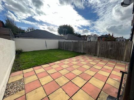 3 bedroom Detached house to let in Acland Road, Charminster, Bournemouth