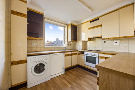2 bedroom Flat for sale in Braemore Court, Kingsway, Hove, BN3
