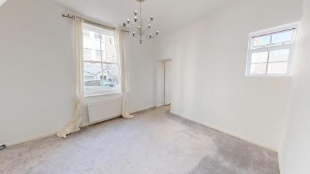 2 bedroom Flat for sale in Clarence Square, Brighton, BN1